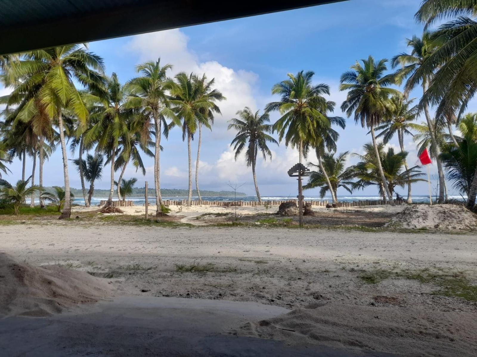 Hollow Trees Surf Katiet Mentawai Surfing Barrels Hostel Exterior photo